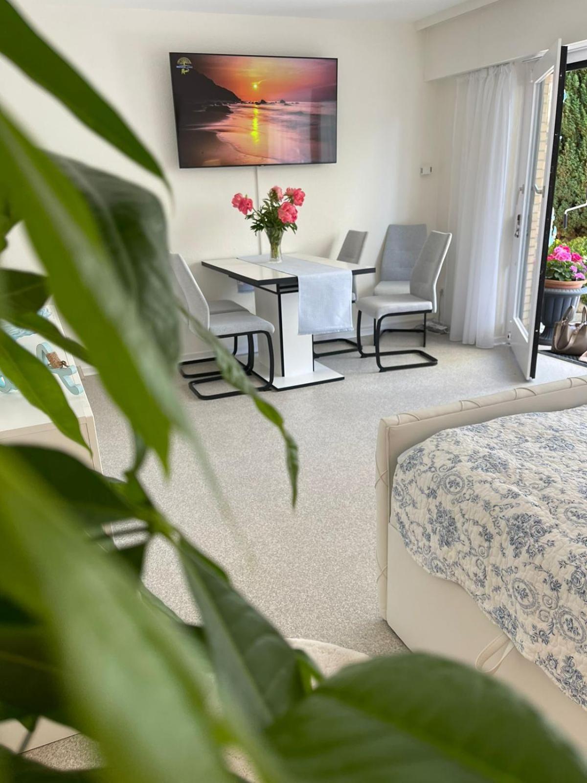 Ferienwohnung Strandoase Inklusive Terrasse Und Parkplatz - Sonnenseite Scharbeutz Exteriör bild